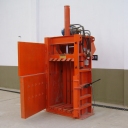 Prensa Vertical para enfardado de Materiales Reciclables (vidrios, plásticos, cartón, papel, trapos, etc)